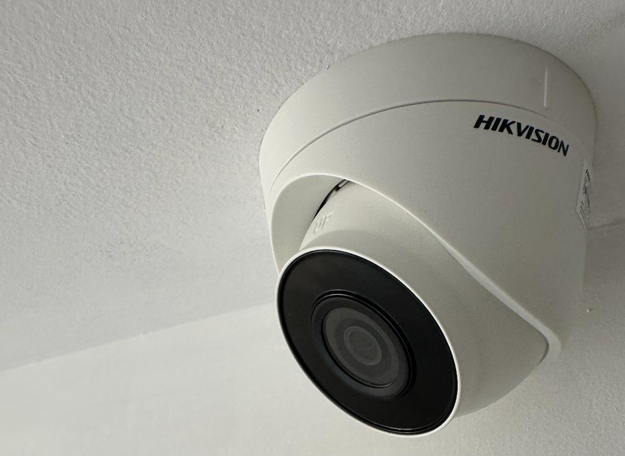 Cámara Hikvision instalada por Domic Home